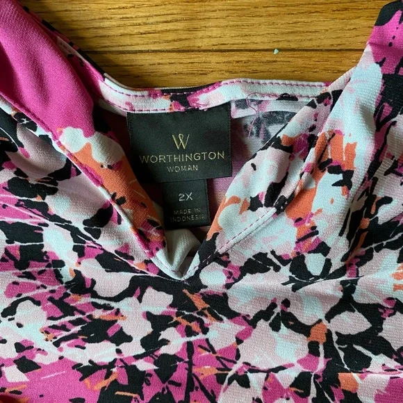 Worthington Womens size 2X Pink White Black Abstract Butterfly flowy Blouse - Picture 2 of 3